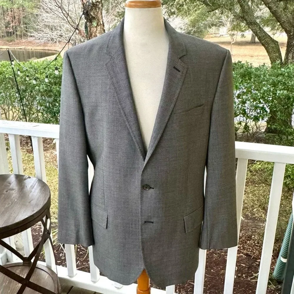 Hugo Boss Hutsons Gray Textured 2 Button Blazer. Size 46R